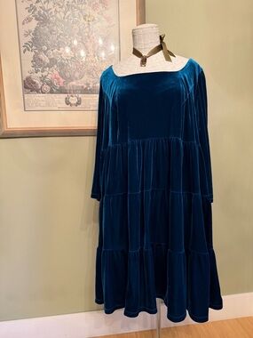 Maison Tara blue velvet tiered dress, size 16W